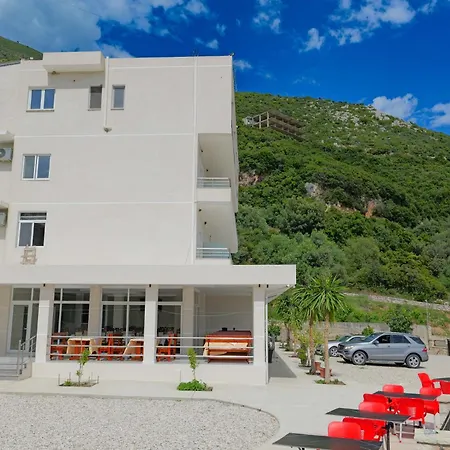 Seaview Bunec Отель *